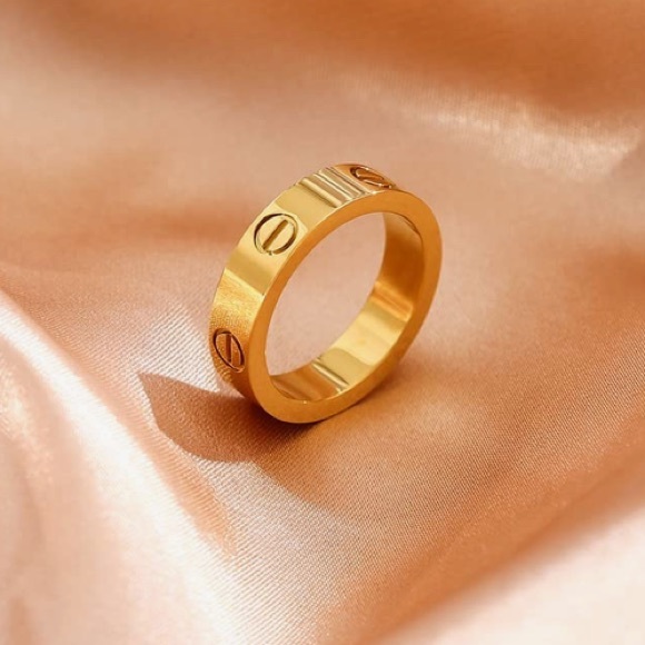Jewelry - Size 6 ring